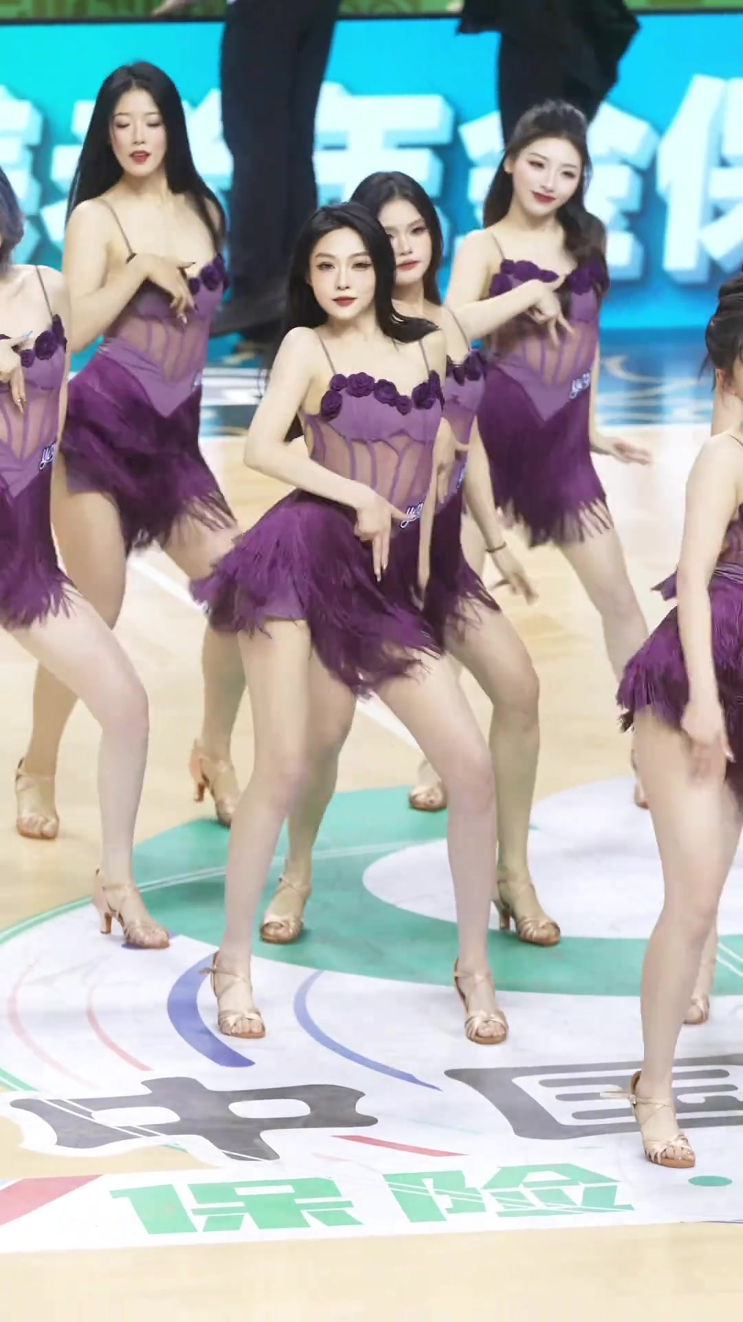 NBA啦啦队讲究力量美但CBA好像是……