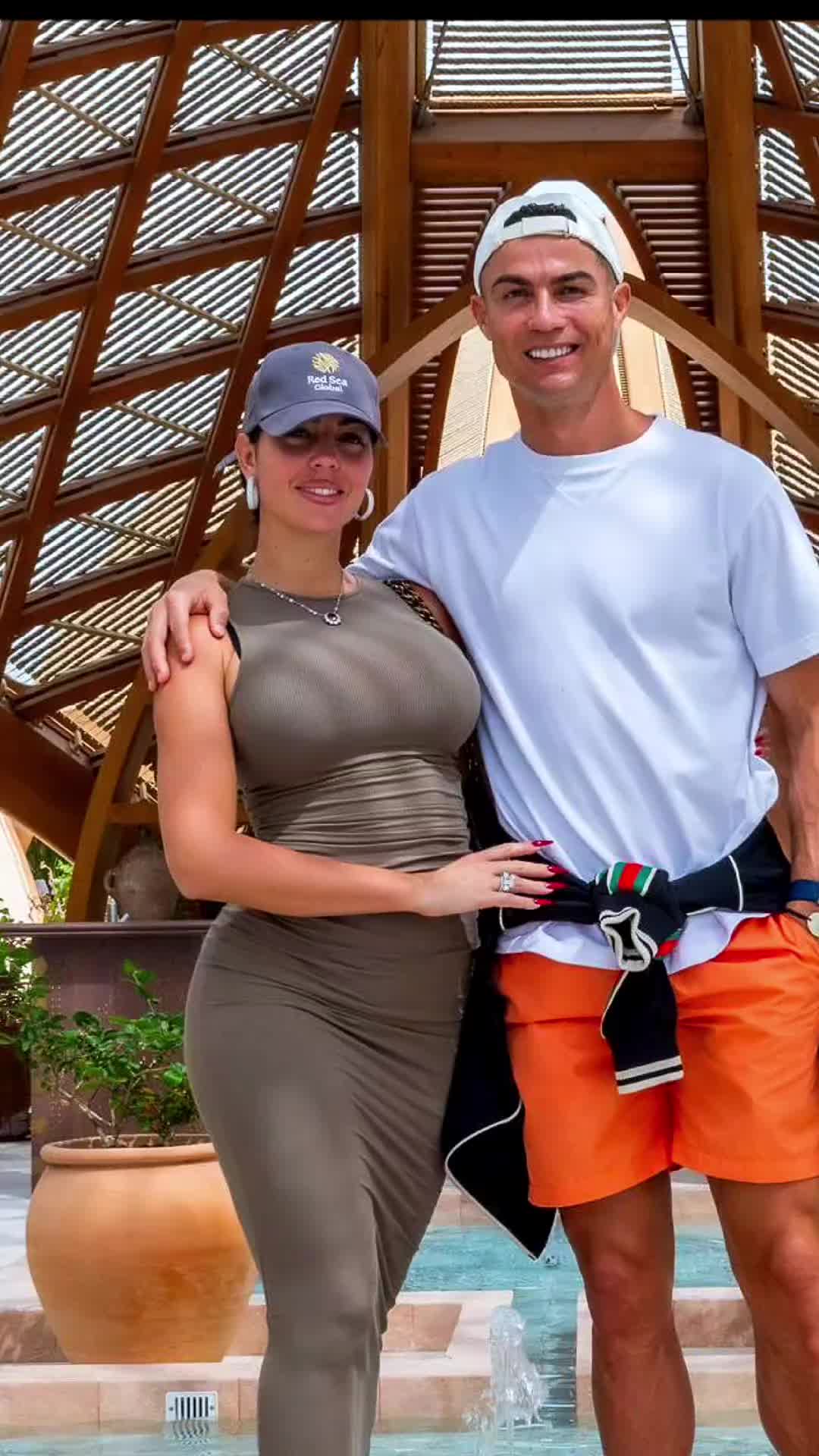 C罗沙特豪宅曝光，私人岛屿+水上飞机尽显奢华