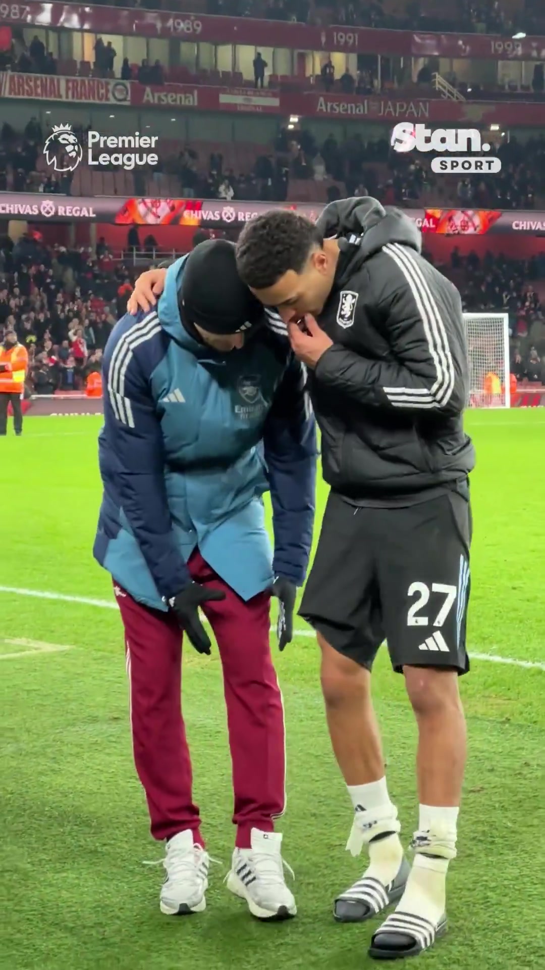 赛后赖斯告诉罗杰斯：太糟糕了！我的膝盖肿胀了