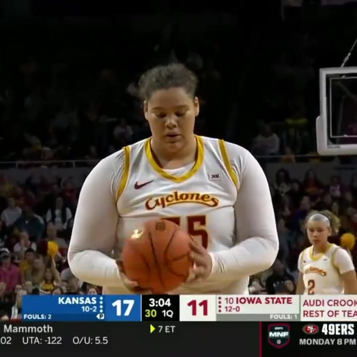 女版奥尼尔？NCAA女篮大杀器！场均35分统治禁区！