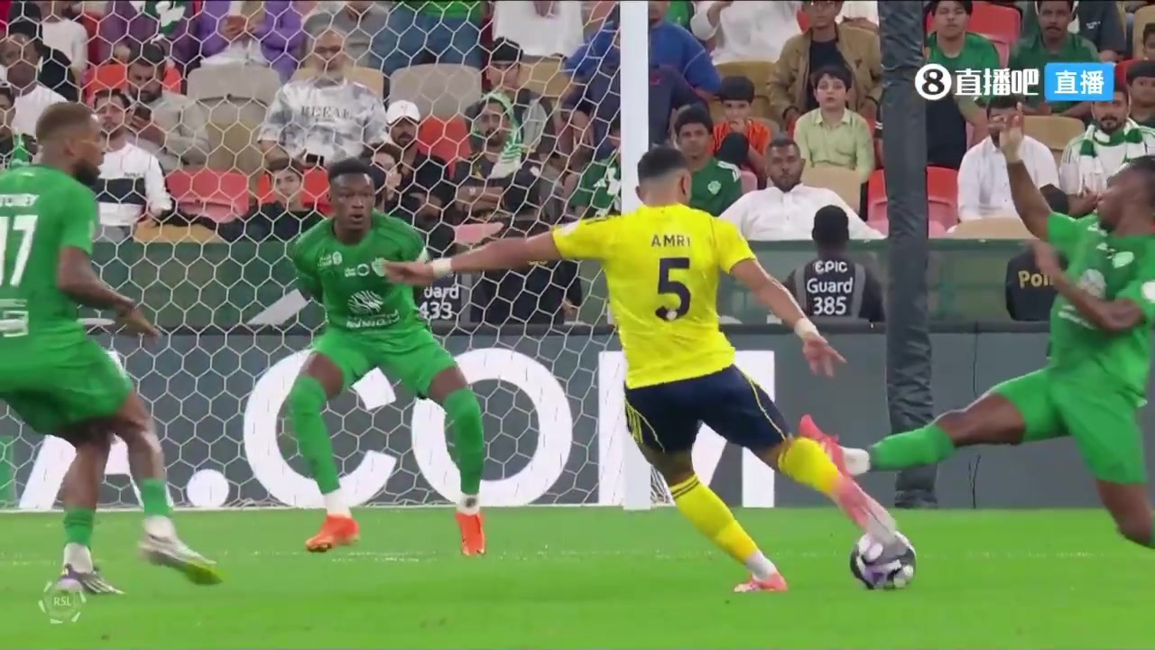 超级失误！吉达国民门将下蛋送礼！阿姆里远射破门扳回一城！