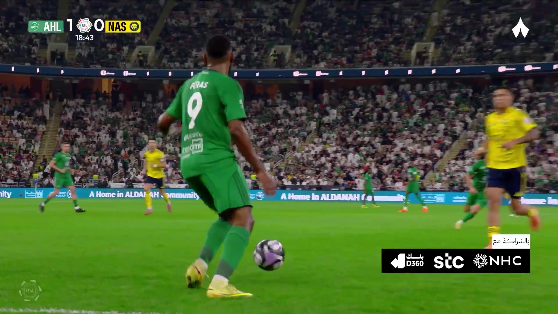 好残暴!吉达国民球员连续戏耍三名胜利球员