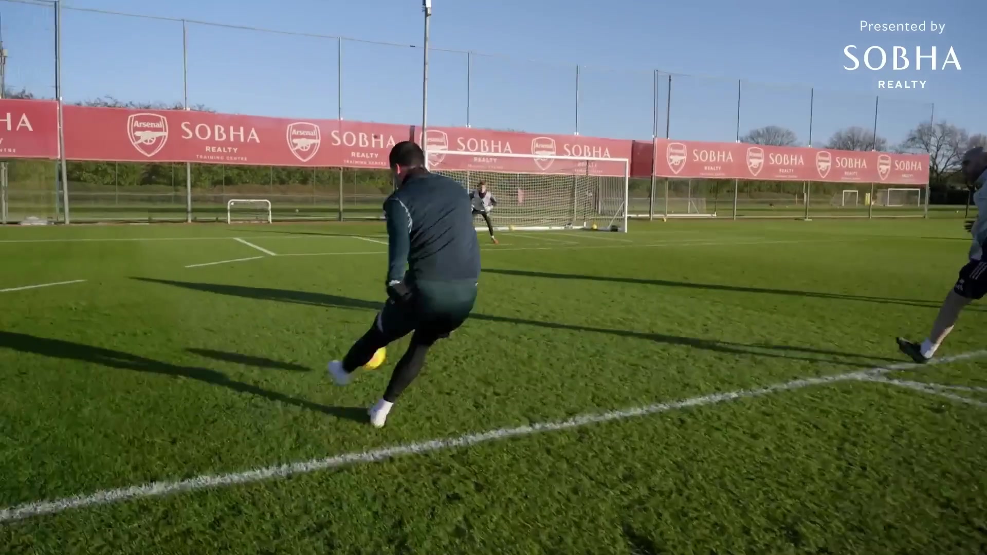 真成中锋了!梅里诺这射术,多少前锋看了都要汗颜