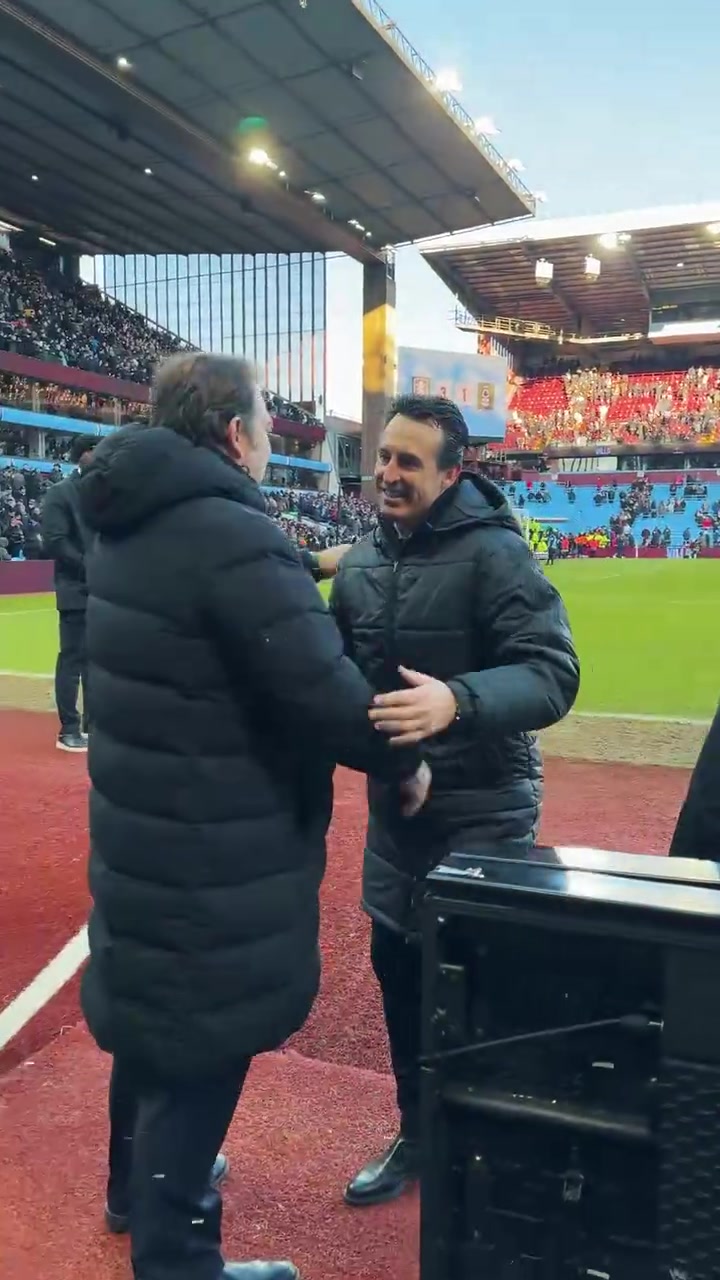 为下半程开个好头!维拉赛后球员通道的众生相!默剧演员奥纳