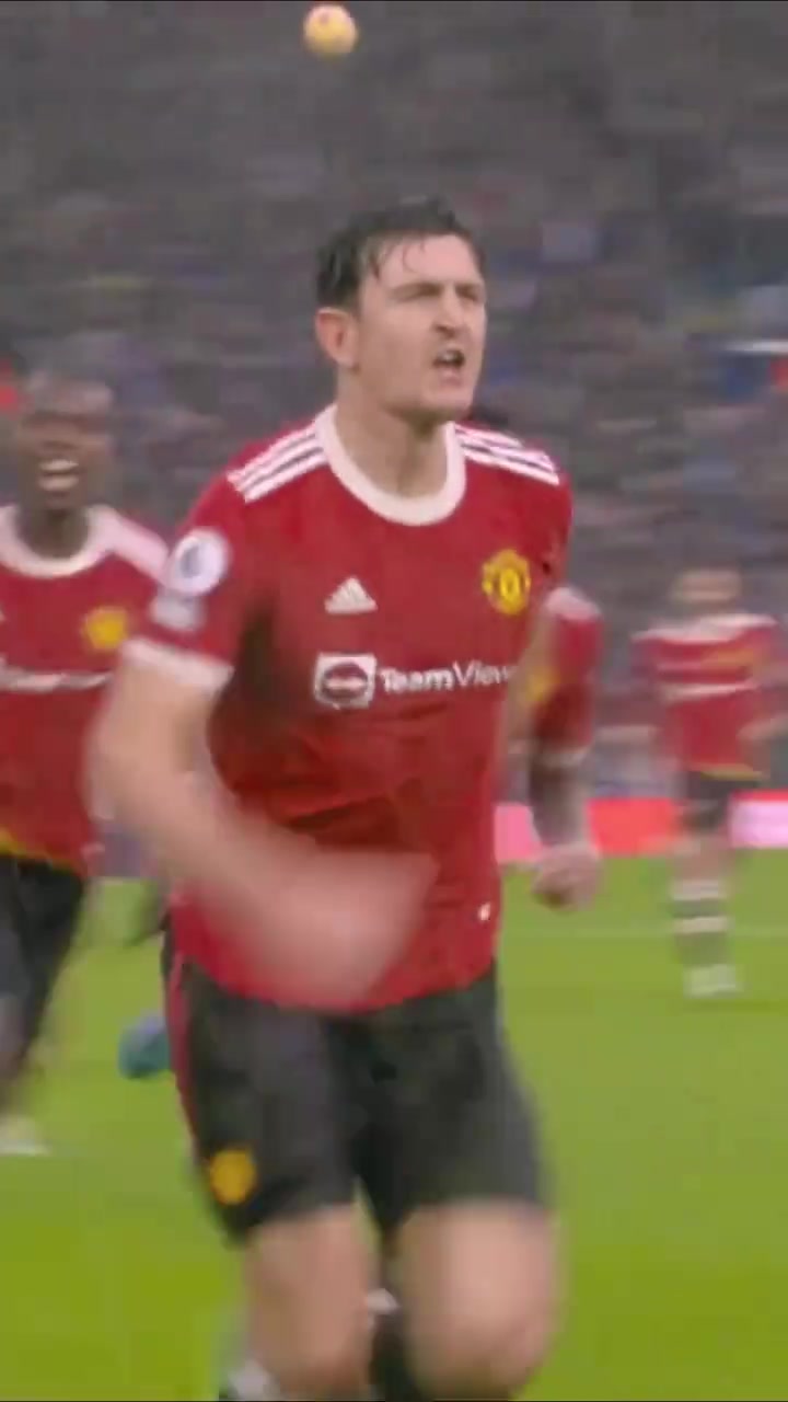 玫瑰德比最帅滑跪！曼联官方发马奎尔头球视频