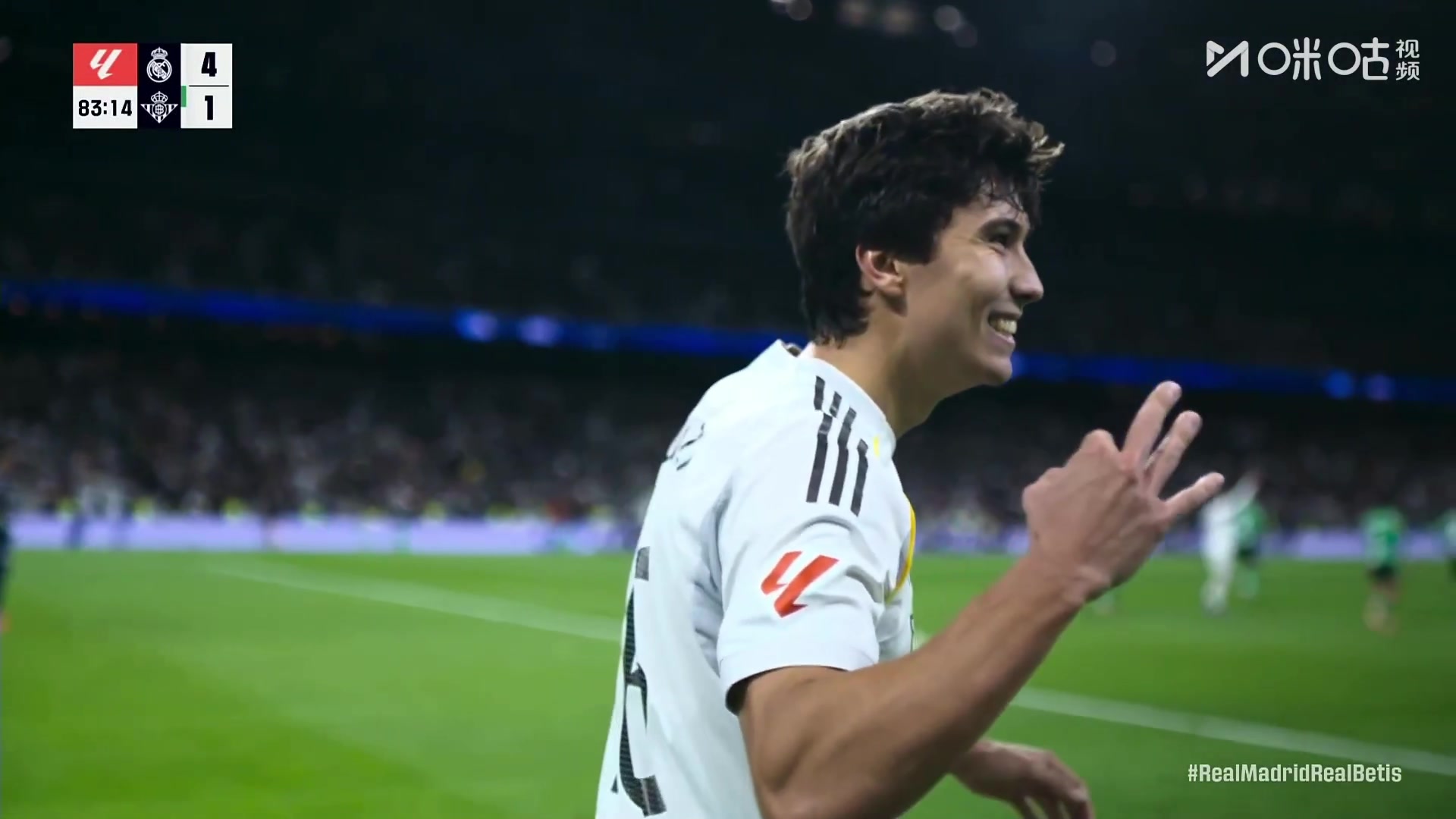 贡萨洛脚后跟破门，上演完美帽子戏法！看台姆巴佩都看呆了