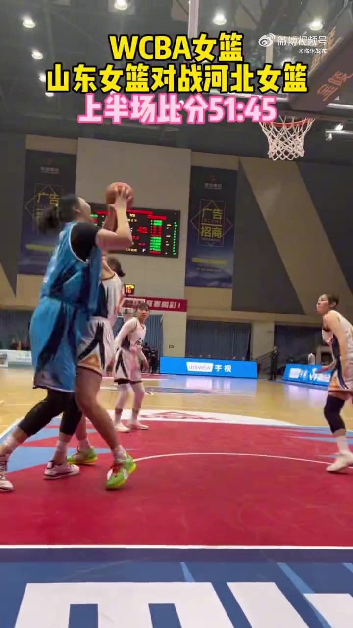 2米26的张子宇在篮下拿到球,对手除了高举双手,无计可施!