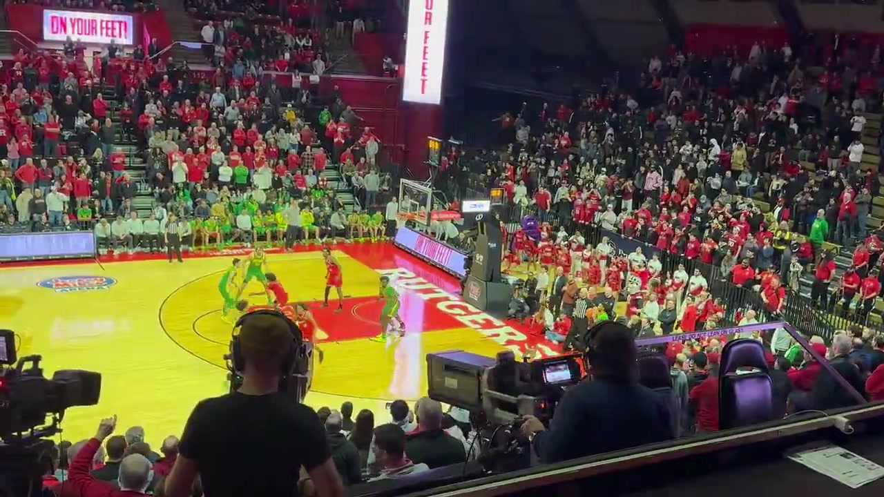 太横了！落后三分，林葳顶着对手强投三分轰进，绝平进加时！