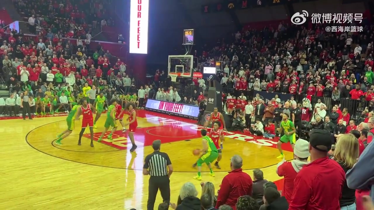 前排视角也太帅了林葳顶着强投绝平三分！NCAA生涯代表作