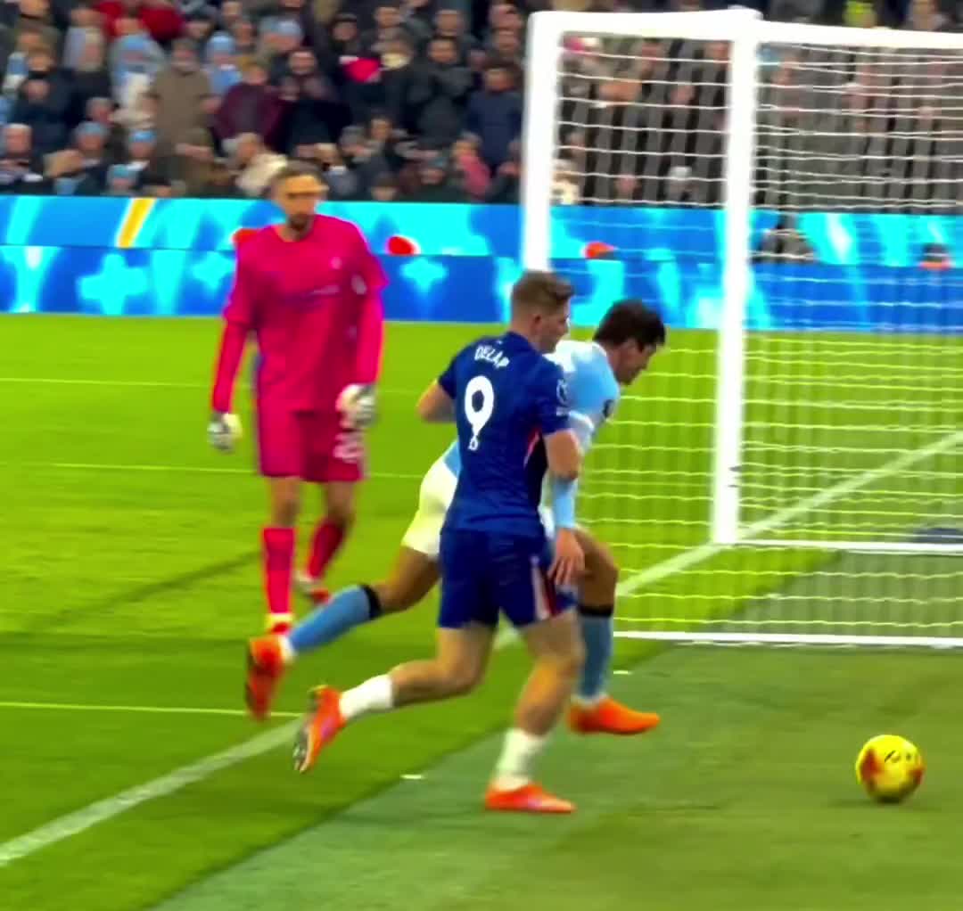 近距离实拍：胡桑诺夫遭德拉普推搡摔出场外引发冲突