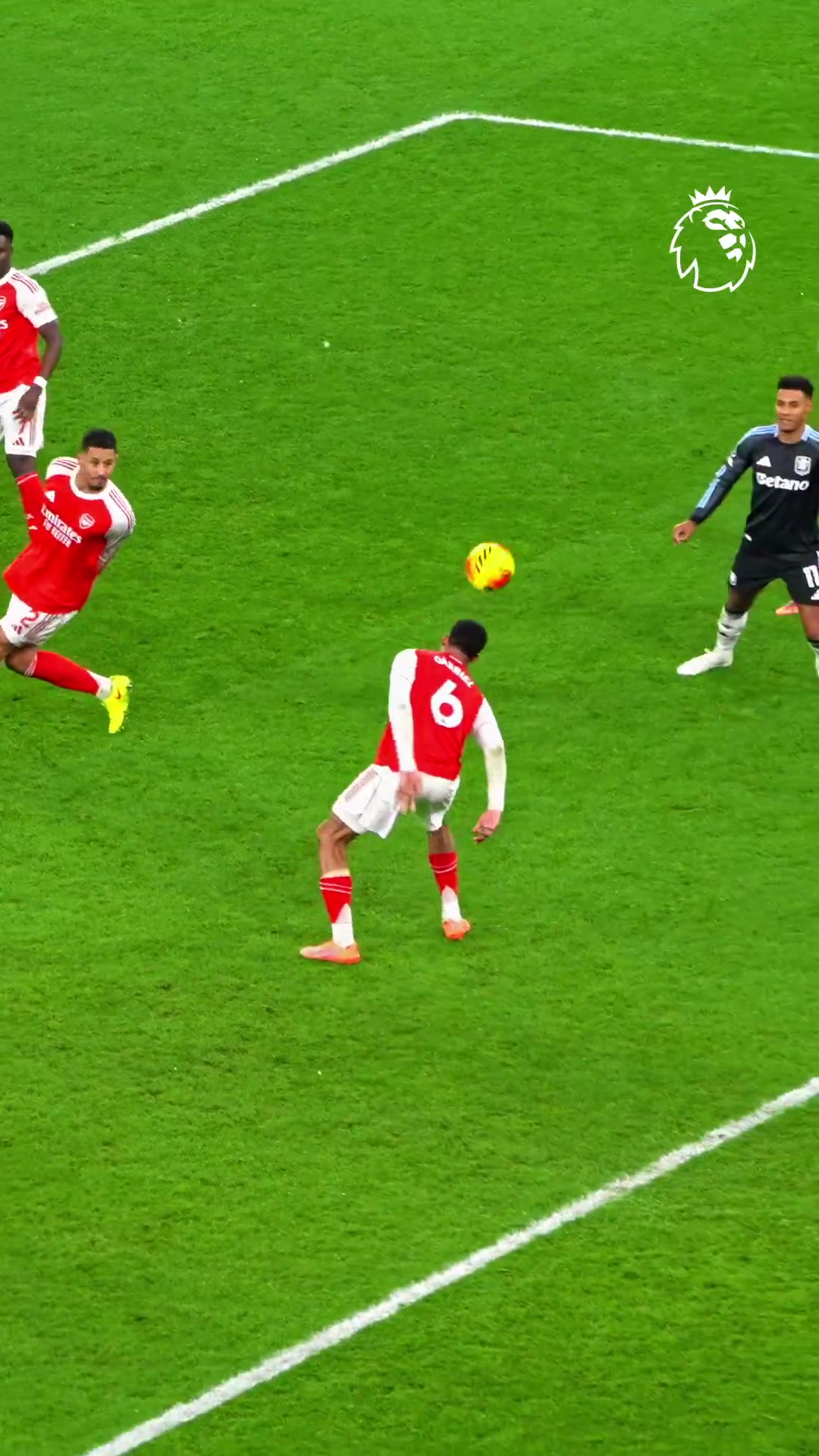 休想进球！英超官推怒赞加布里埃尔这次用头封堵射门