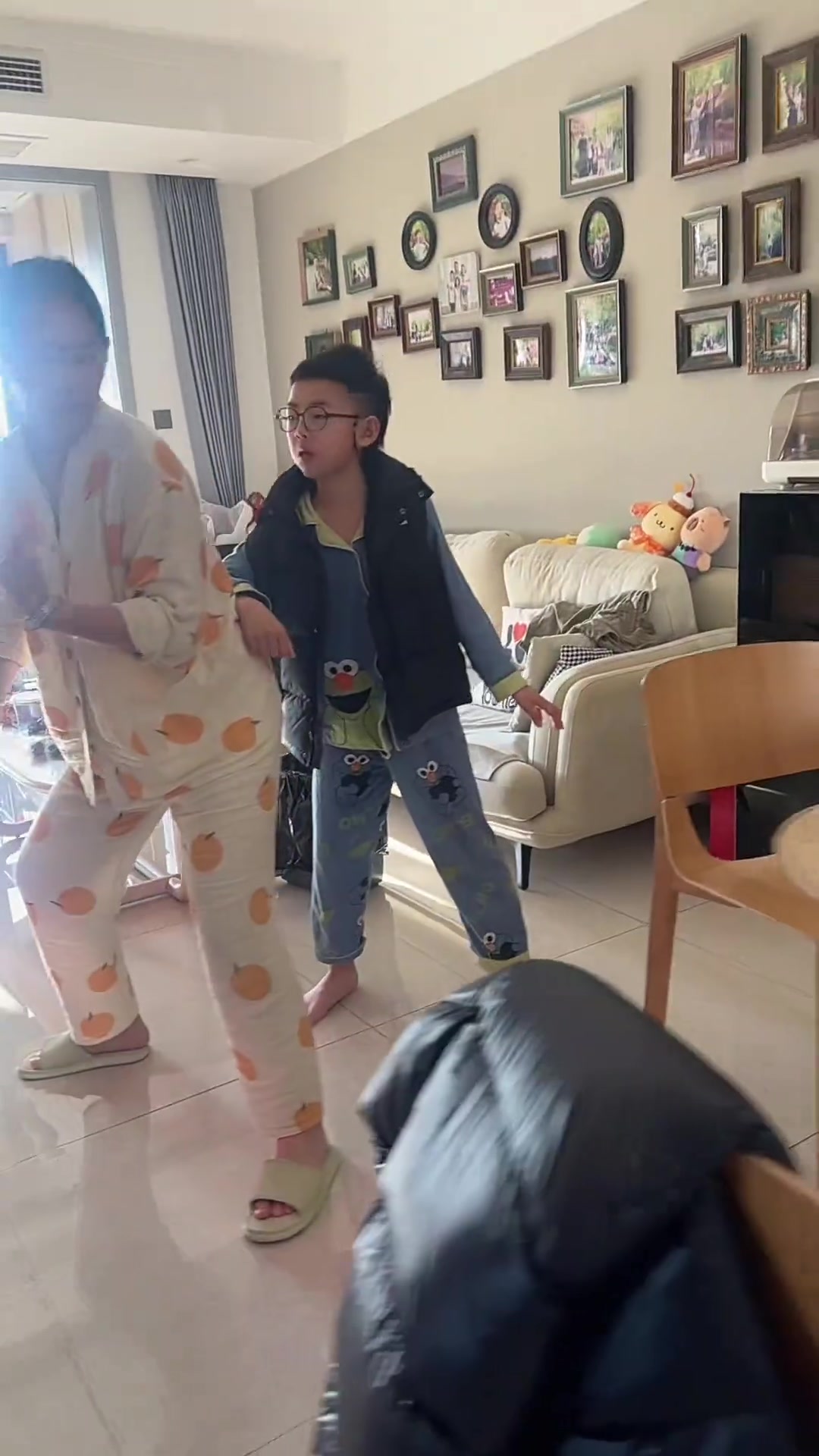 学个篮球，把孩娘马上逼成专家了...