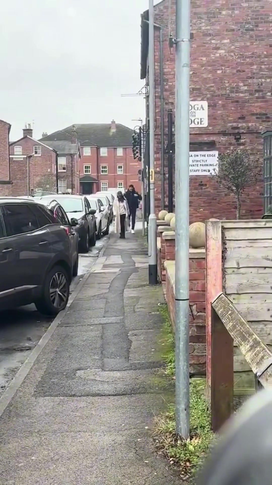 阿莫林目前仍在曼彻斯特，有人看到他离开柴郡的一家咖啡馆