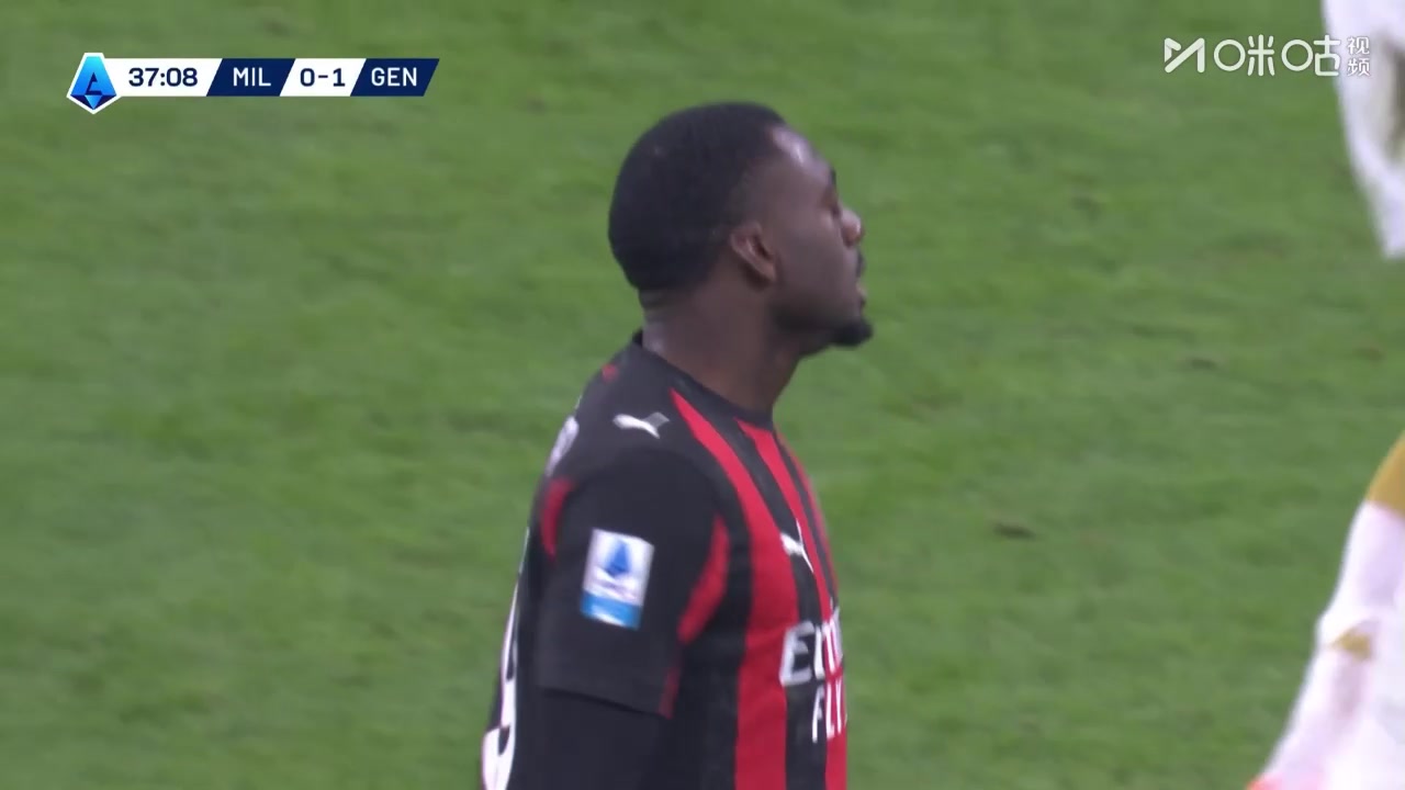 神级喜剧人！莱奥打门被扑出，福法纳头球补射不慎滑倒！