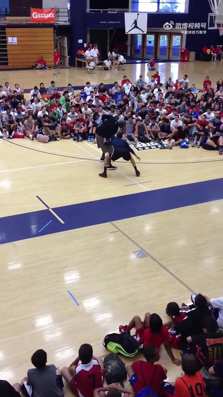 朴实无华的基本功!五十岁的乔丹是如何“教训”年轻人的
