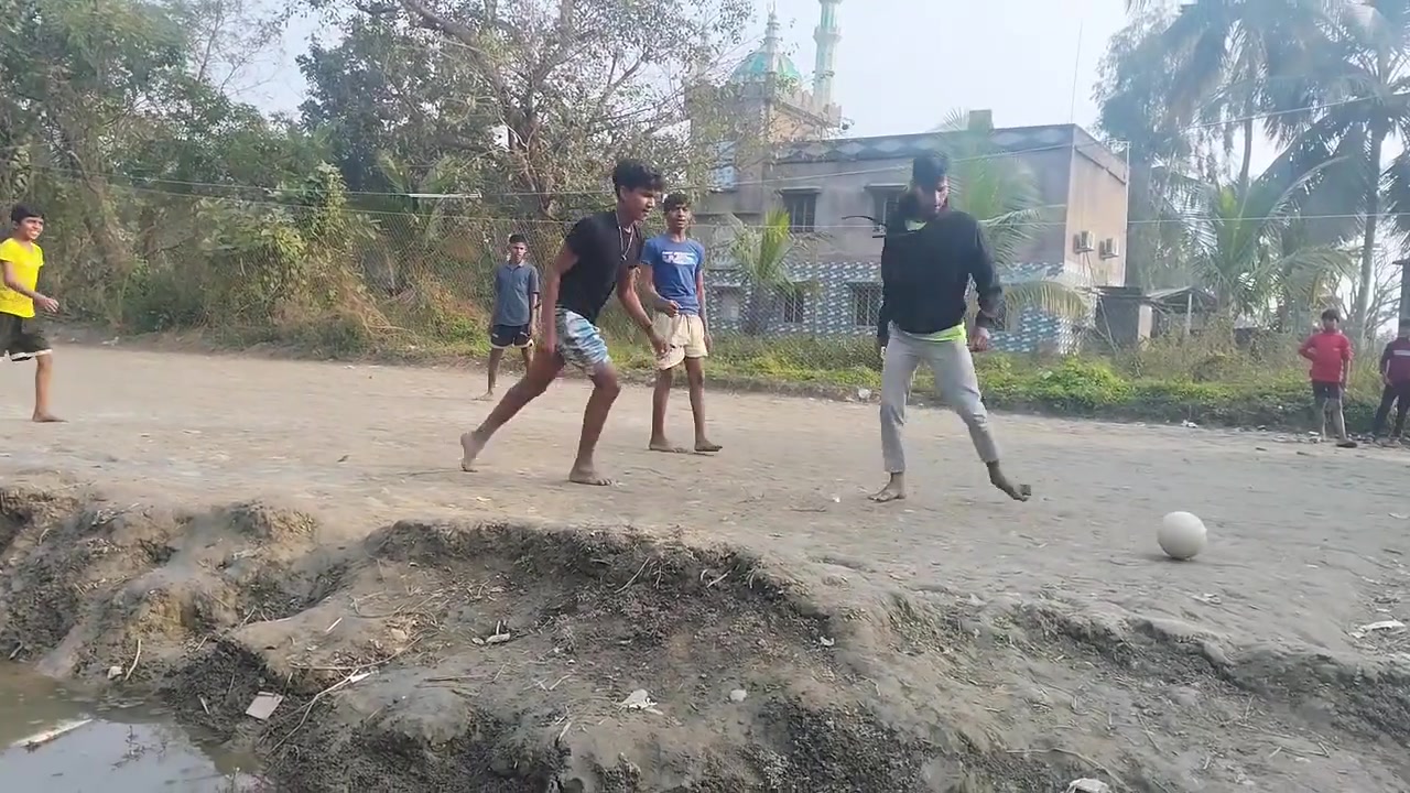 打架就打架，你们带个球干什么