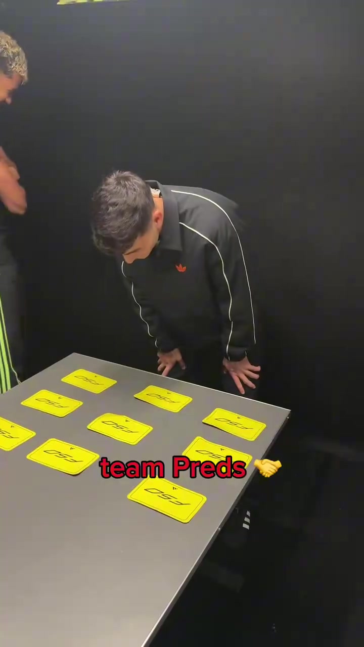 严谨!亚马尔vs佩德里的小游戏挑战,谁的反应速度更快?