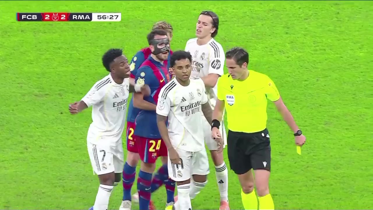 阿森西奥踢倒佩德里染黄！两队爆发冲突，埃里克、巴尔韦德均染黄