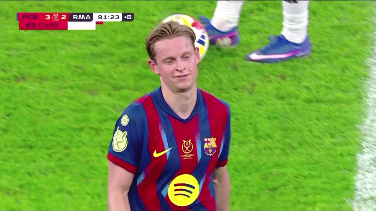 巴萨补时十人作战！德容亮鞋钉铲倒姆巴佩被直红罚下！