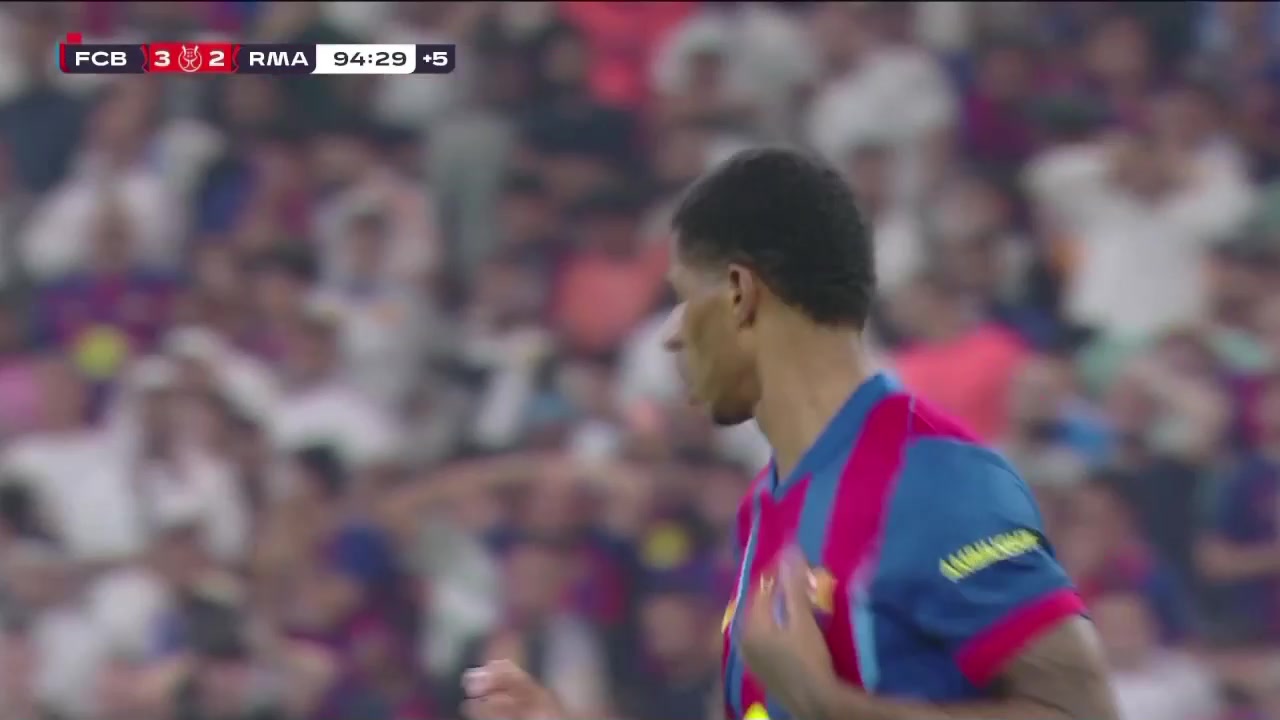 错失杀死比赛机会！拉什福德超级单刀爆射打门偏出！