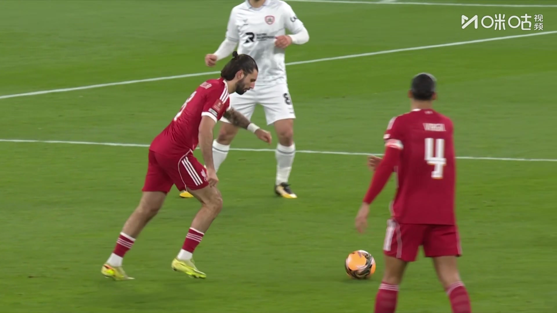 平地起惊雷！索博斯洛伊远距离世界破门，利物浦领先！