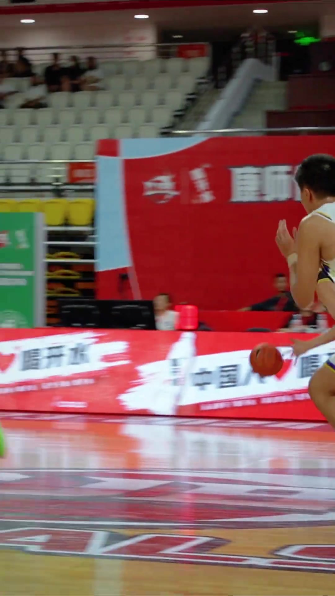 感受下初中攻城巨兽的冲击力!这个身体素质你们打几分?