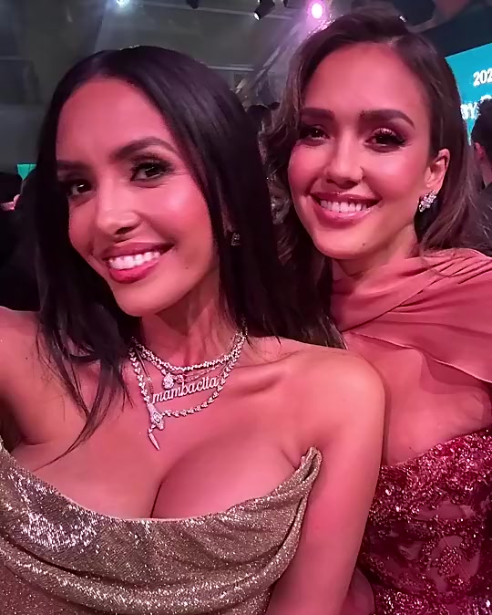 瓦妮莎是真漂亮啊!怪不得当年科比愿同她从高中走向婚姻