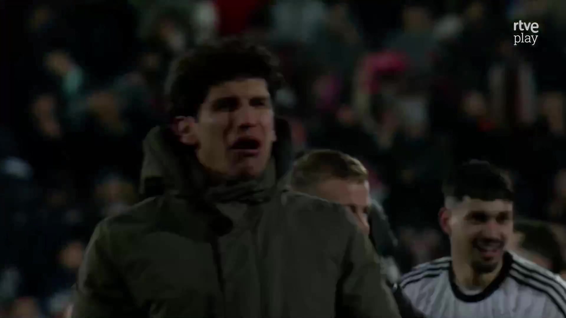 去年夏天刚加盟阿尔瓦塞特！淘汰皇马后巴列霍激动痛哭