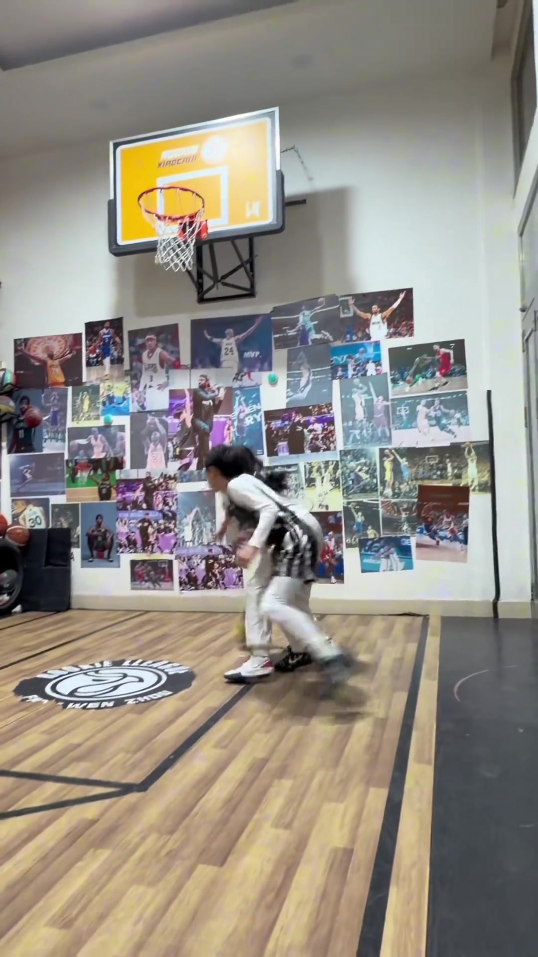 奥妮尔姐姐依旧猛啊！和菜鸡弟弟1v1单挑一顿坐打根本挡不住