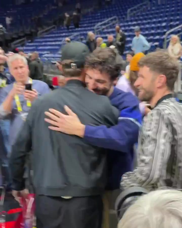 噢嚯！克洛普、穆勒和胡梅尔斯被发现在看灰熊vs魔术比赛