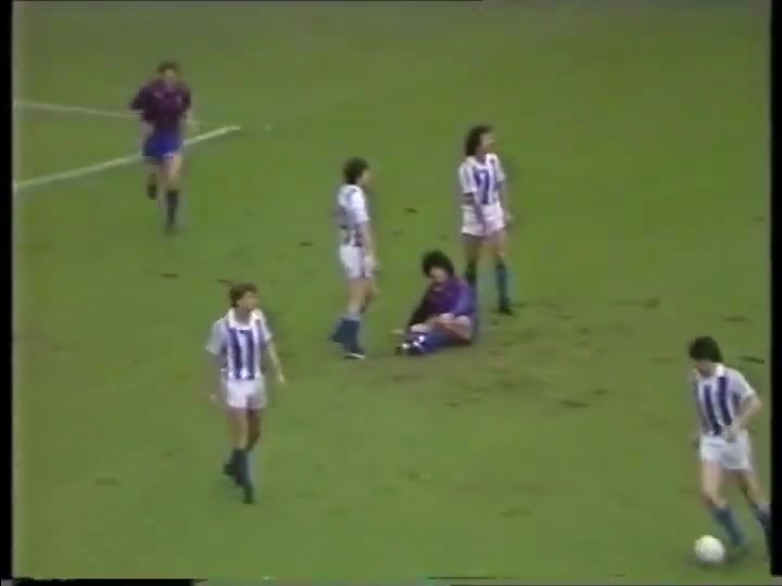 球过人不过！太残忍了！马拉多纳当年一场比赛要被放倒多少次