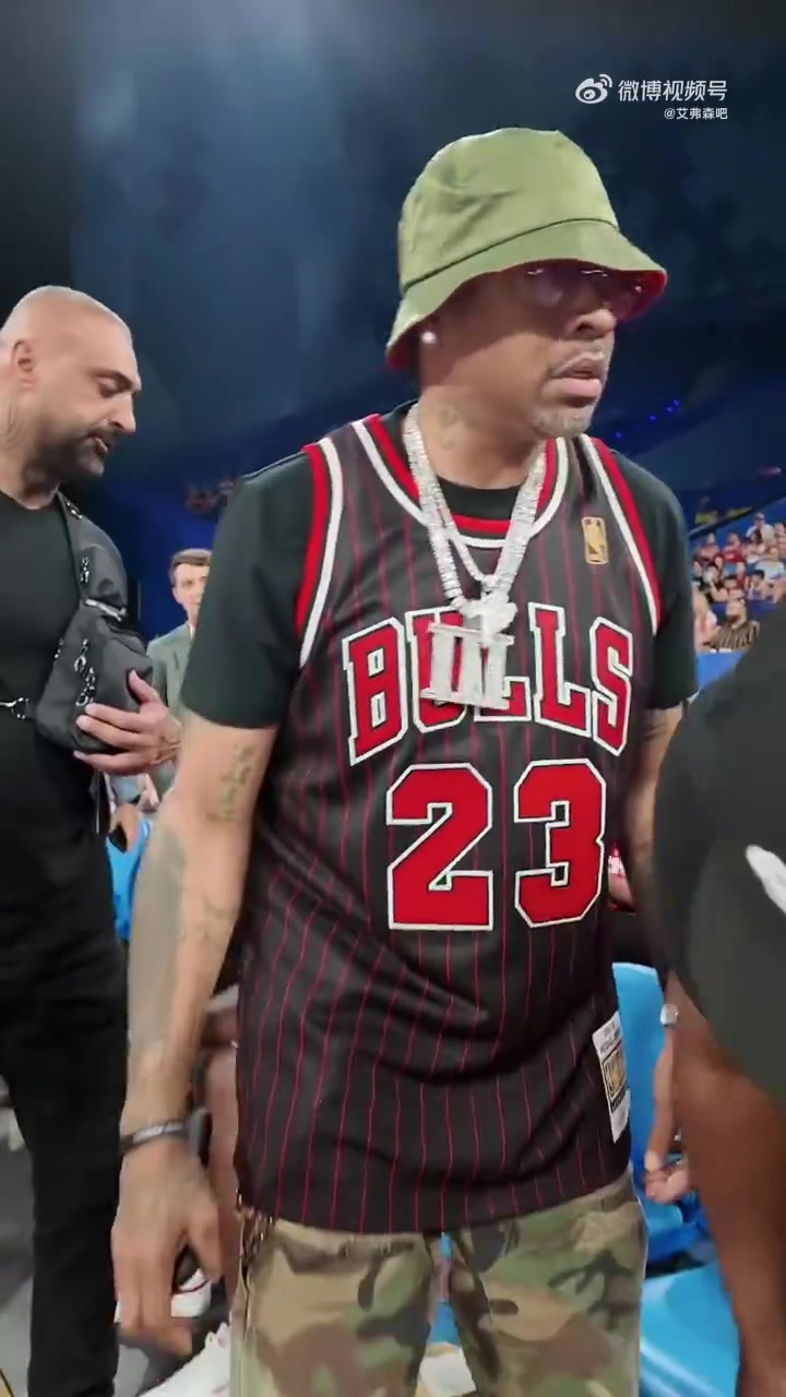 艾弗森观战WNBL，刚好还是韩旭的比赛