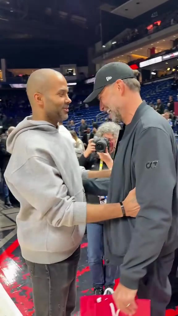 乐不思执教！享受赋闲生活的克洛普和马刺传奇帕克梦幻同框