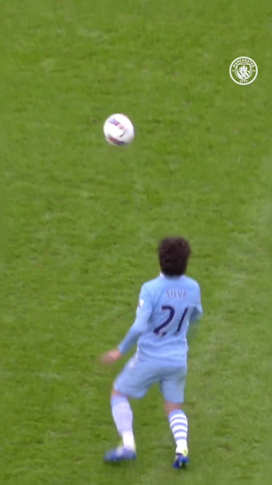 曼城官方：神之一传！D席历史对阵曼联上演绝妙助攻✨