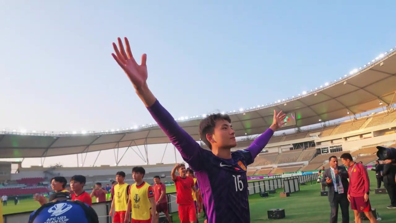 霸气自信！李昊张开双臂庆祝，并大喊：中国队最NB