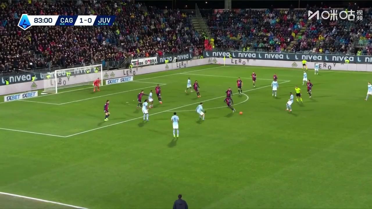 运气不佳！伊尔迪兹外围抽射，皮球折射击中立柱弹出！