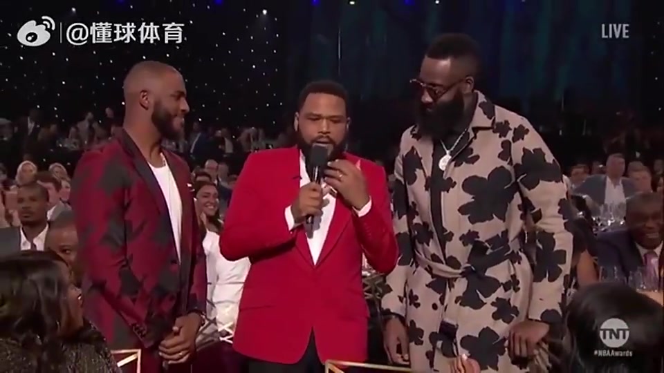 主持人灵魂拷问：胡子越长越不爱防守？哈登听完直接笑场了！