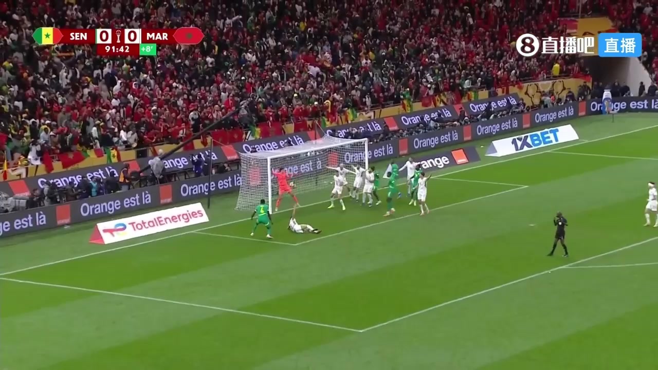 绝杀无效！塞内加尔补时进球被吹！主裁判罚进攻推人犯规！
