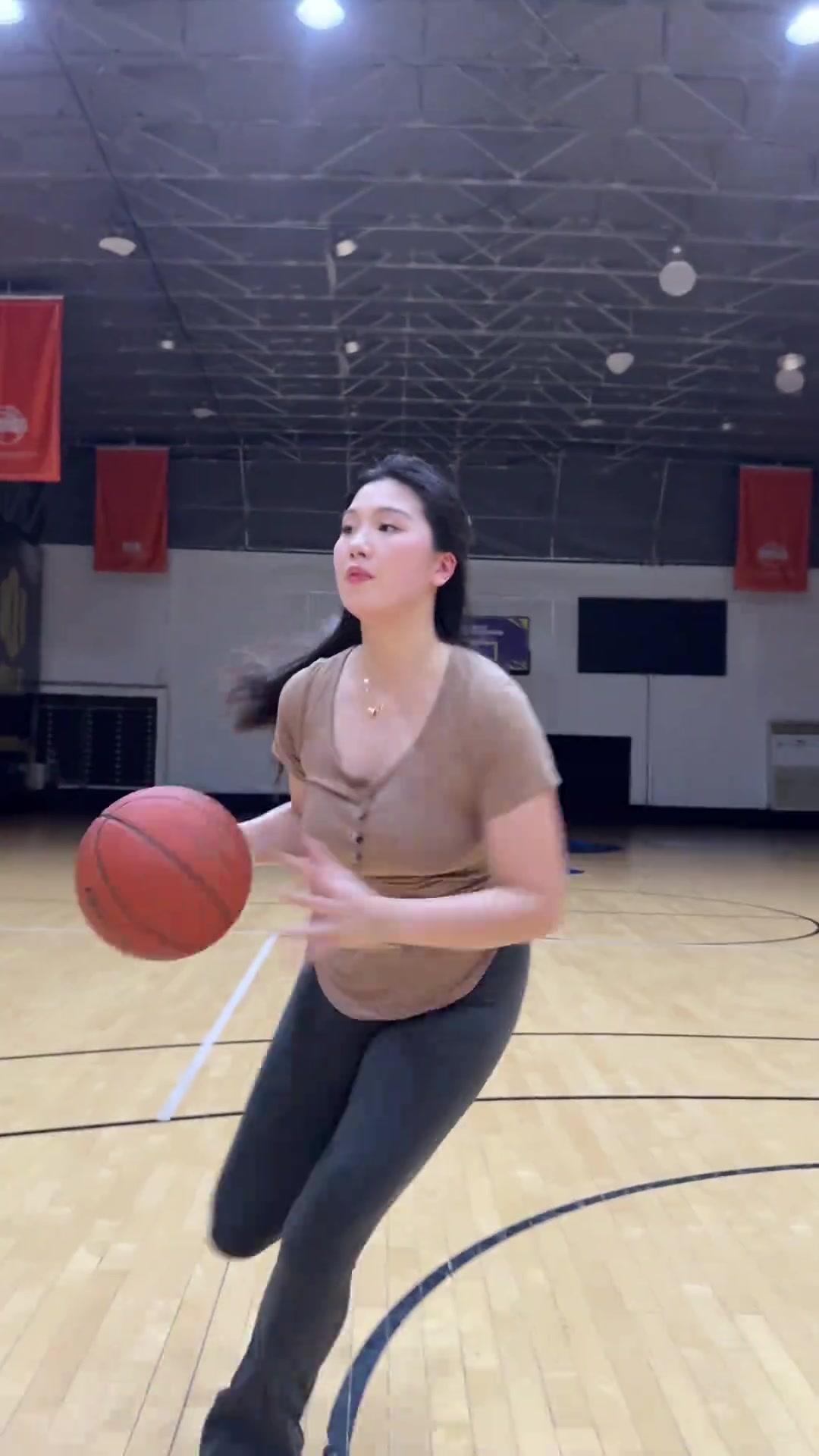 姑娘看了长寿娶了折寿，不看不娶心里难受，唯有欣赏才能延年益寿