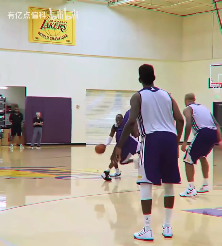 技术的集大成者！科比生涯后期的队内训练！动作依旧飘逸！