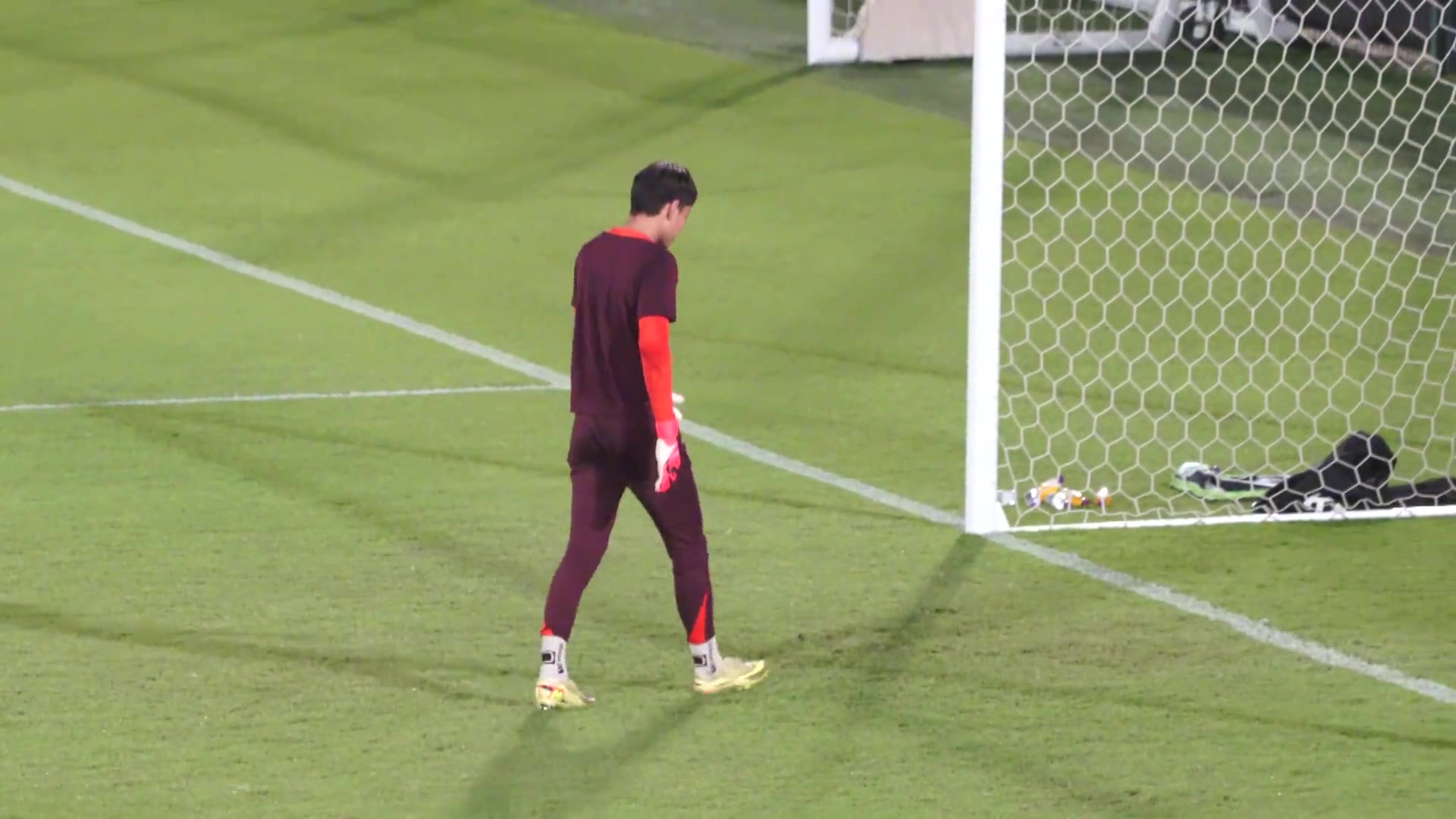 现场记者：中国U23赛前训练，李昊被越南媒体三个镜头追着拍