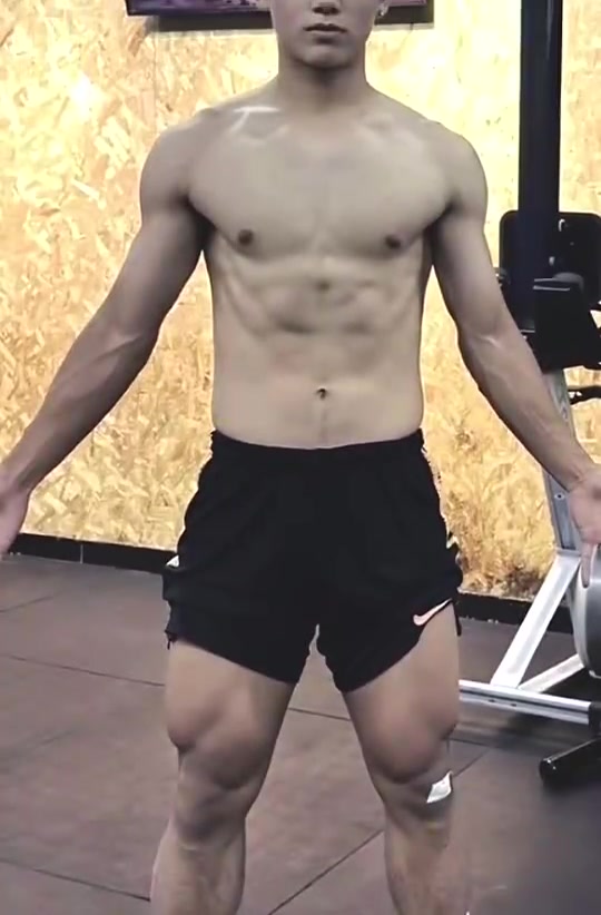 难怪这么多妹子喜欢！国足U23向余望身材炸裂