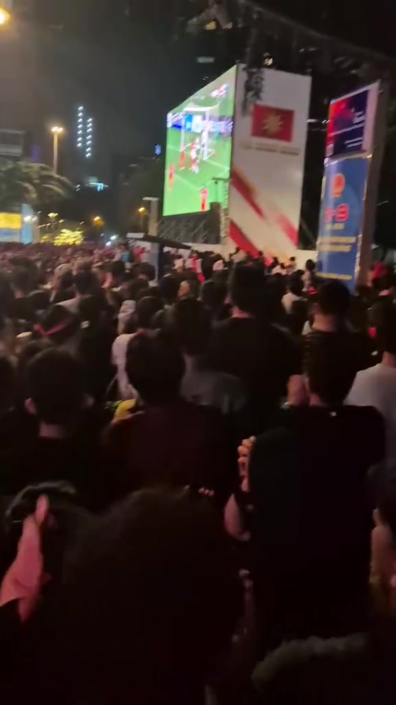 欢迎来到图书馆！实拍：国足U23进球时，鸦雀无声的越南球迷！