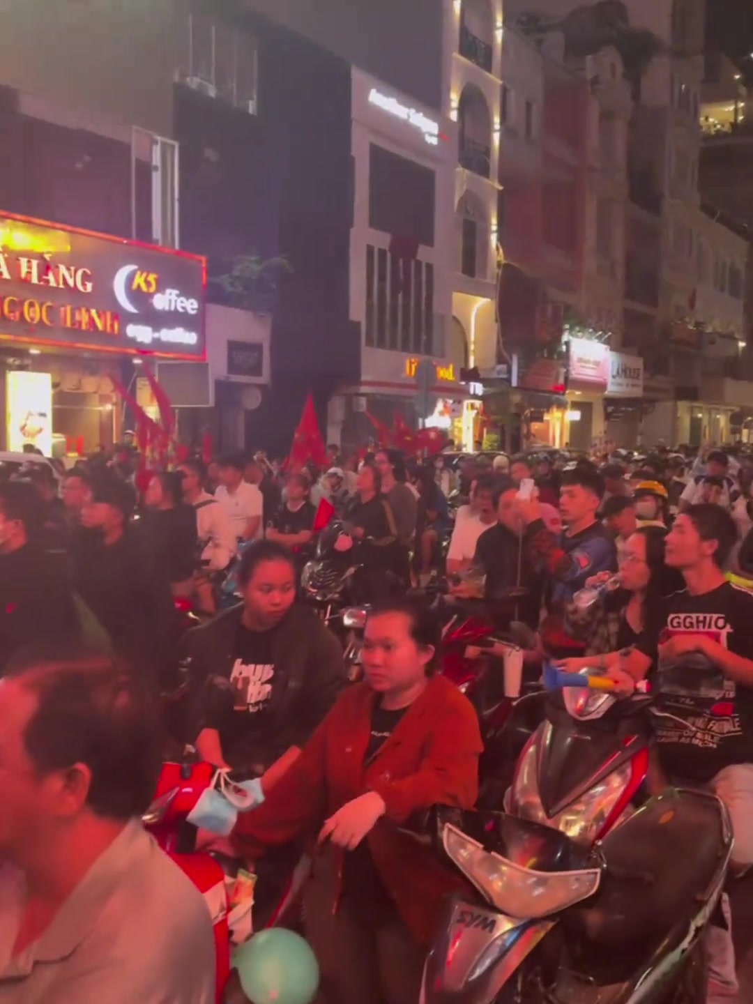 白准备了！越南球迷摩托大队本已准备就绪