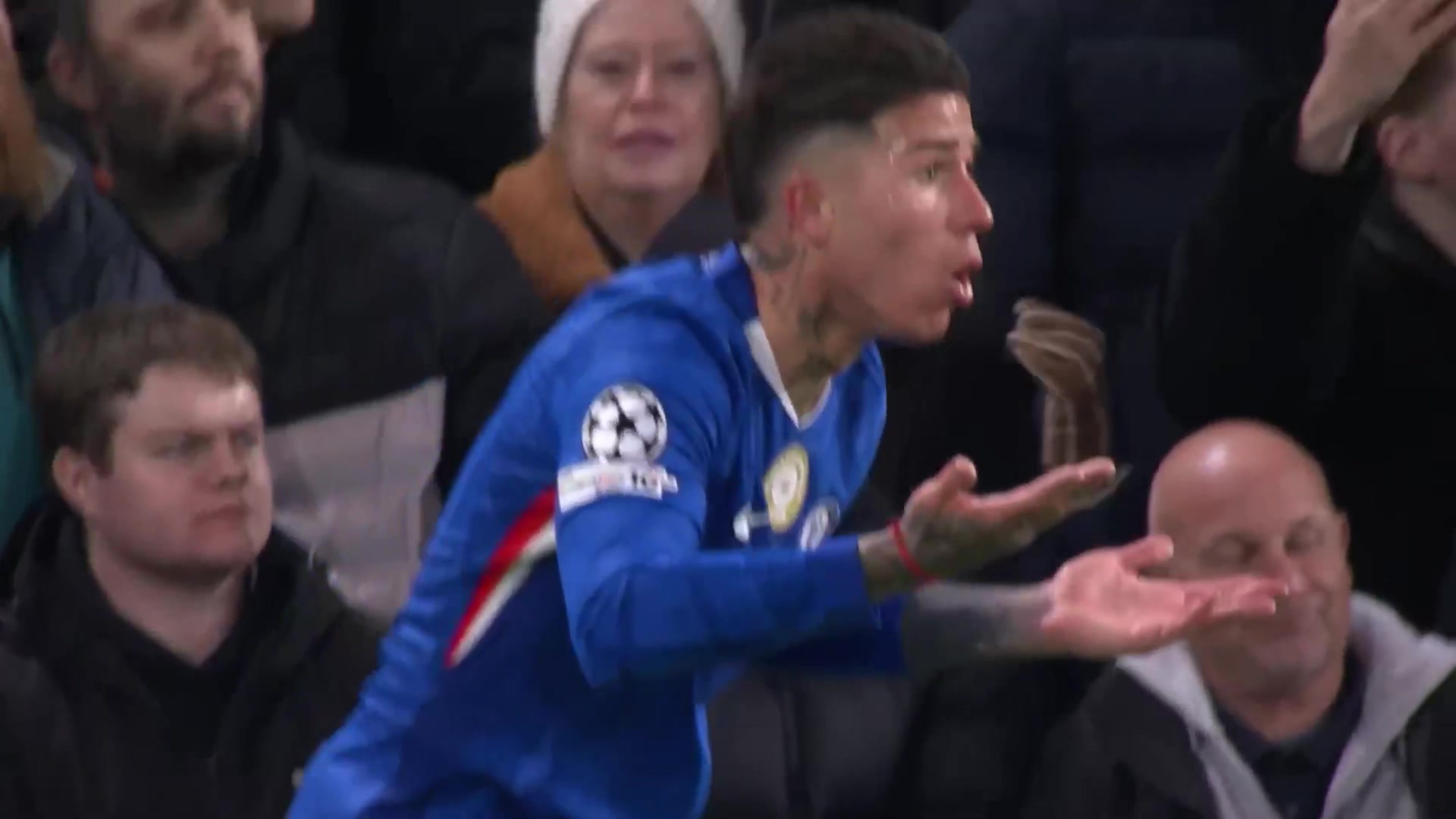 有争议？内托传中恩佐头球破门，但裁判判罚犯规在先进球无效