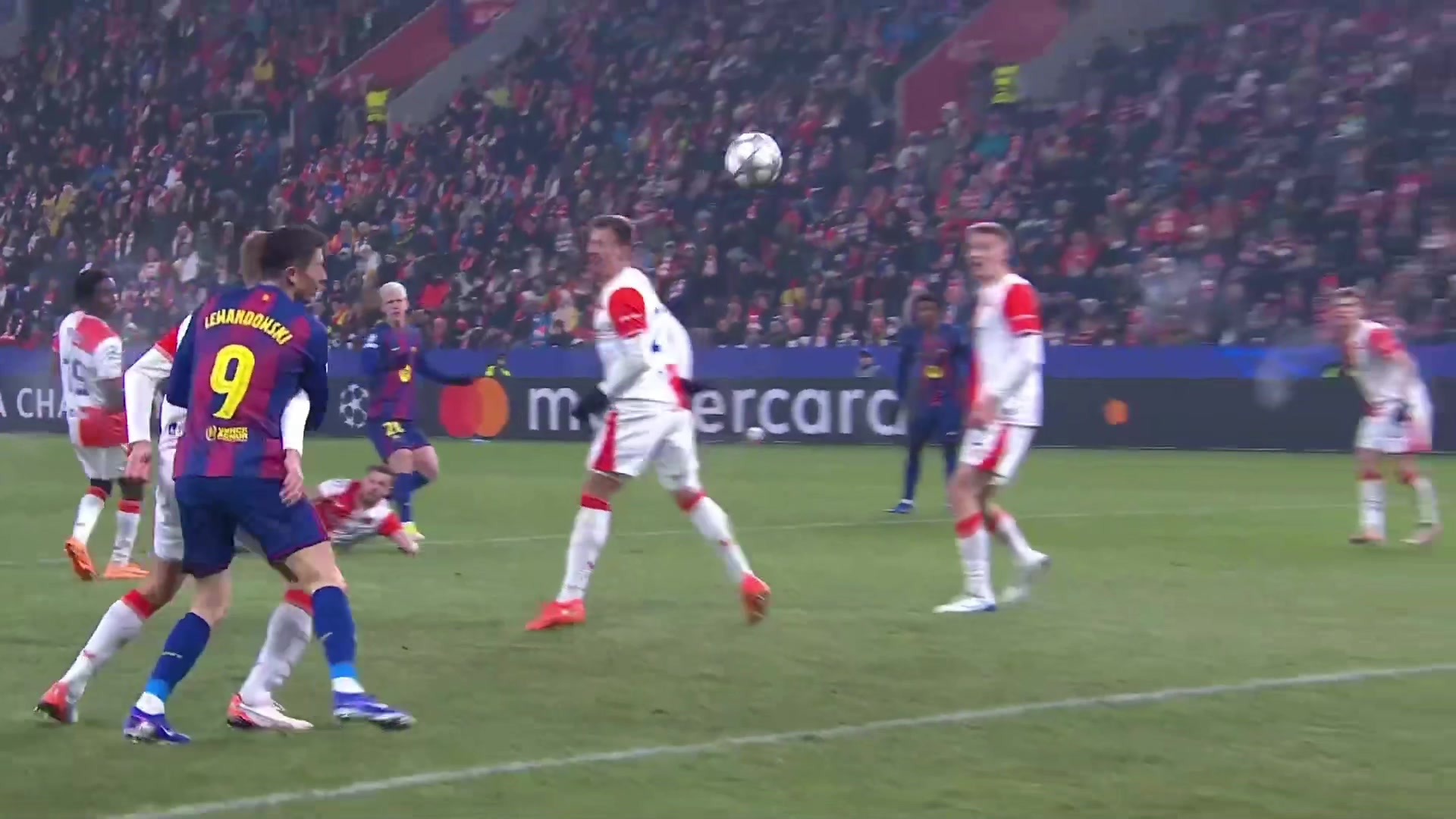 顶级射术！布拉格斯拉维亚解围不远，奥尔莫兜射死角破门！