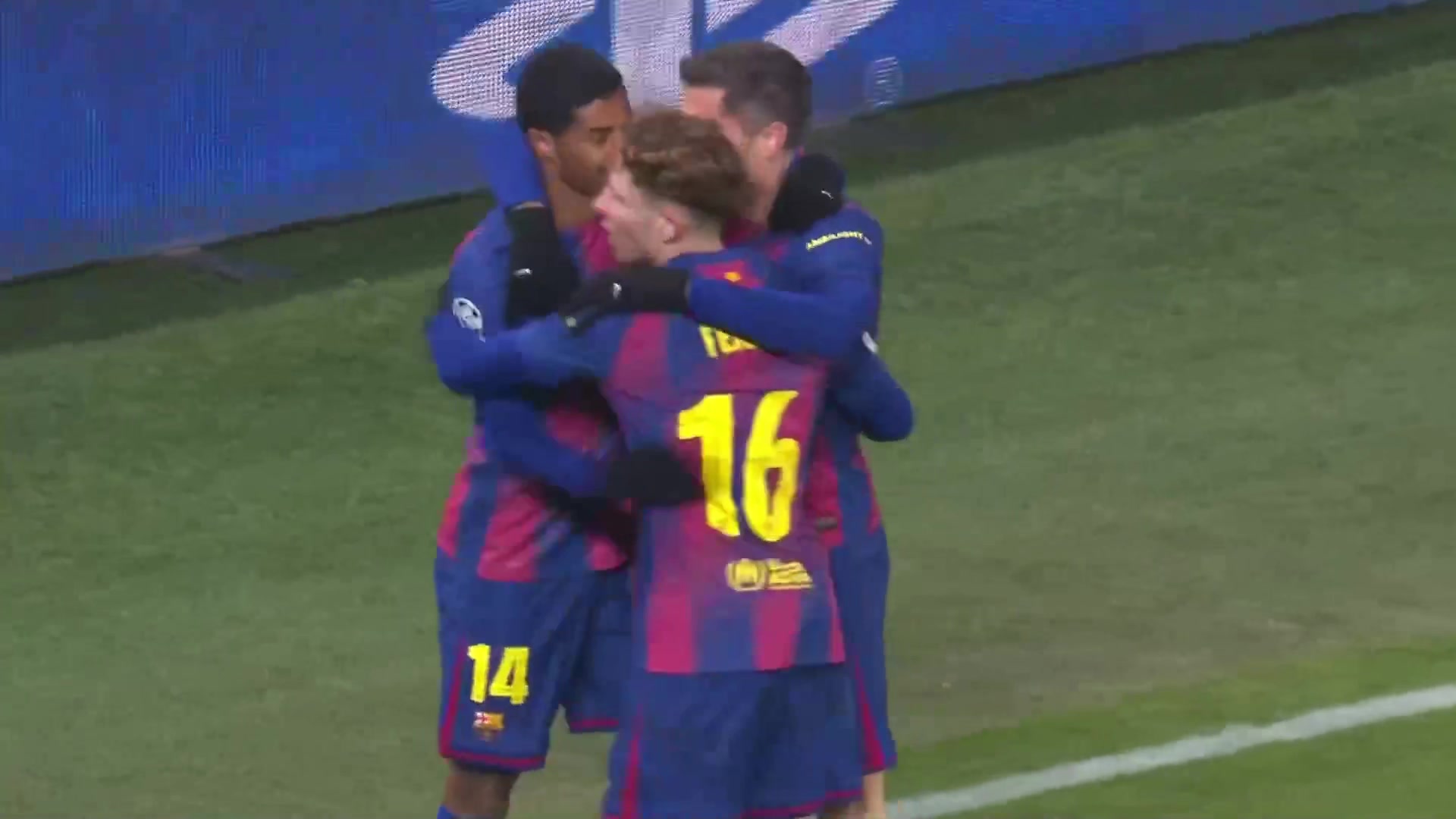 上场就建功！拉什福德助攻莱万破门，巴萨4-2领先！