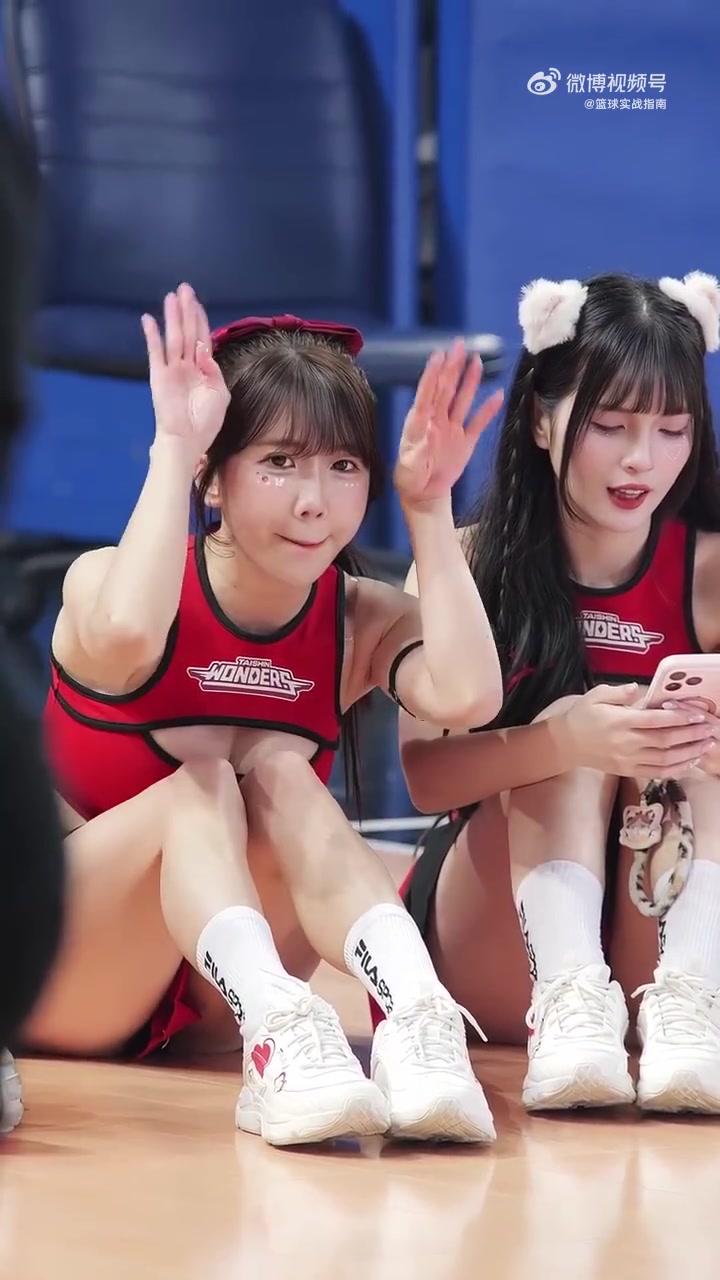 很难不爱台妹啊宝岛啦啦队这镜头感太强啦~