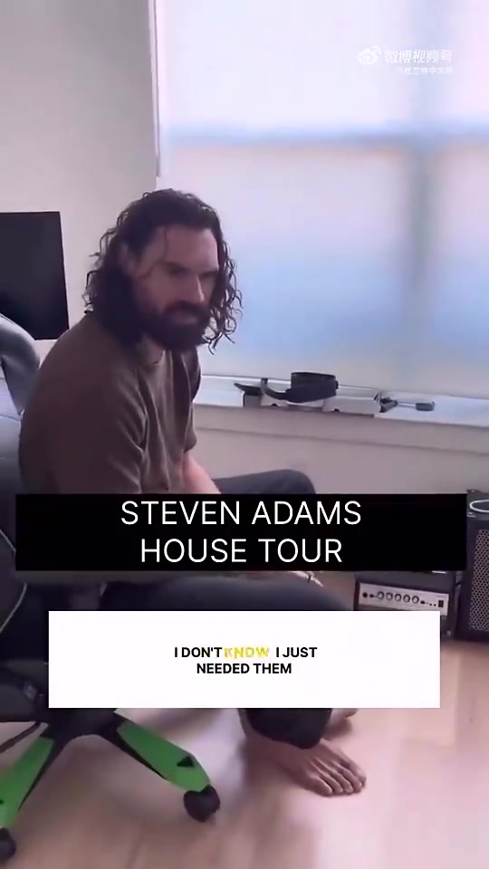 亿万富翁家徒四壁亚当斯家里没床,直接用睡袋休息的!