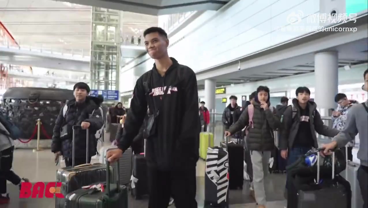 13岁2米08的Sagil 已成为印尼身高最高的本土篮球球员